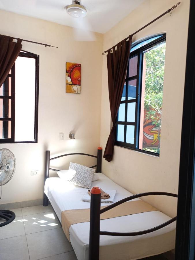 Hostal La Ermita Мерида Екстериор снимка